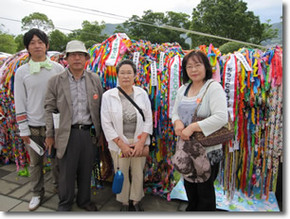 一昨年、長崎で千羽鶴を捧げました。