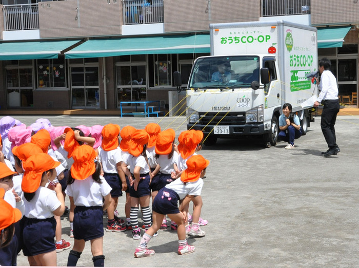 トラックの運転席からみえないところがあるよ