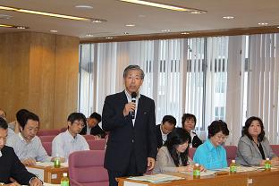 あいさつする神奈川県生協連木下長義会長理事