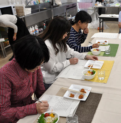 食べ比べの様子