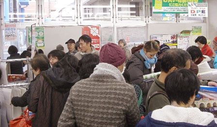 多摩区　寺尾台店　カレンダー募金　開催の様子