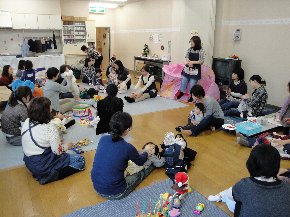 子どもと一緒にからだを動かし、コチョコチョコチョ！！