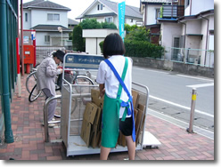 ダンボール置き場のチェック中（＾＾）V  