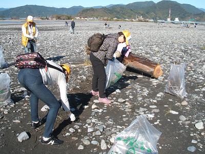 流木拾い