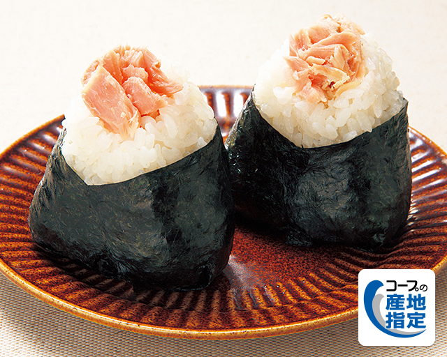 おにぎりお茶漬け、ちょいリッチ。 コープの産地指定 北海道・知床産秋鮭荒ほぐし 鮭フレークとは違って、しっかりと魚を食べている感じがあります。 (トモミさん)